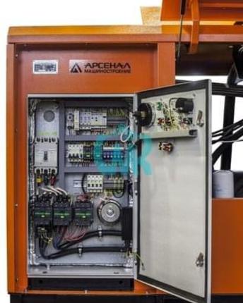 Винтовой электрический компрессор ЗИФ-СВЭ-13/0,7 в кожухе*